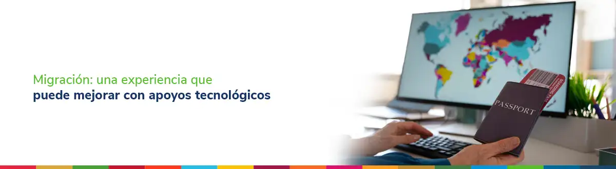 Mano de una persona sosteniendo un pasaporte.